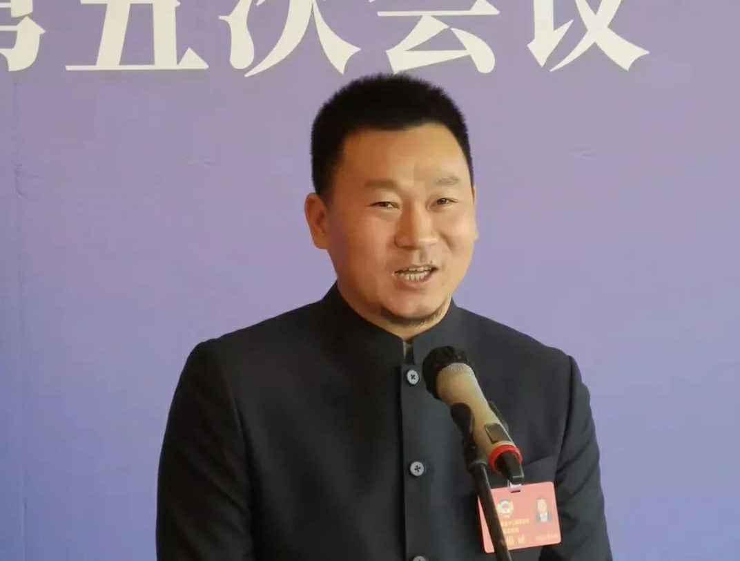 为进一步展示市政协团结、民主、开放、自信的形象，向市民和网友展示政协委员的履职风采，中山市政协十二届五次会议在2月4日上午开幕前开设“委员通道”，市政协委员、杭州史达互动娱乐社区有限公司公司总经理陈朝阳走进“委员通道”，回应社会关切的问题。他就如何做好城市应急管理规划的问题进行发言，并回答记者提问。.jpg